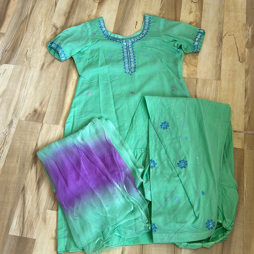 Salwar kameez Indian Pakistani suit